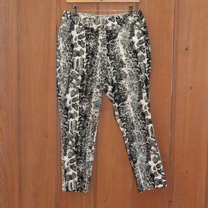 43 PETER NYGARD Snake Print Ankle Pants. Size 10P